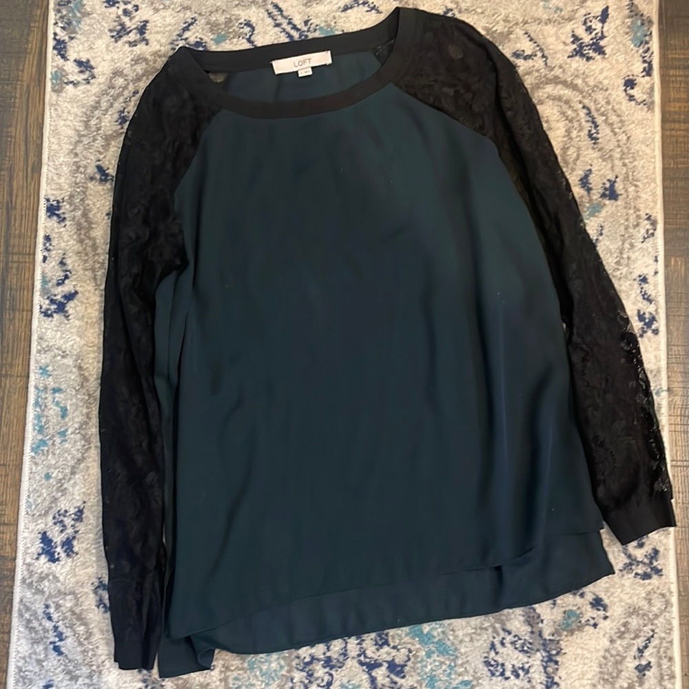 Small LOFT top- forest green with black lace